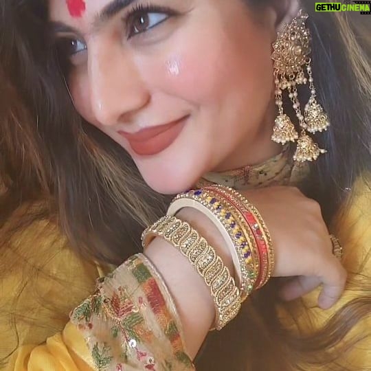 Neha Saxena Instagram - True beauty is in the way you carry yourself with grace and dignity ❤️ With Elegance you can turn even the most ordinary thing into something extraordinary 💫🌟❤️🧿🎼🎶 @nehasaxenaofficial #nehasaxena 🧿🧿🧿 #godsblessedchild😇 #musiclover #oldsongs #soulfood #artist #art #southindianactress #lifeisbeautiful #gratitude #forever #godsgrace #audiencelovesupportandblessings #iloveuall #godblessusall #musicreels #oldhindisongs #bollywood #hits #trending #trendingsongs #socialmedia #instagram #instapost #instareels #reelitfeelit #instadaily #viralreels 🌟💫❤️🧿🎼🎶❤️