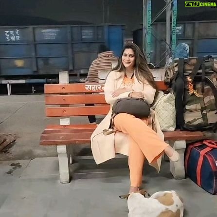 Neha Saxena Instagram - Being Simple & Genuine at heart is more precious then being Simple at dressing ❤️ Your character defines you not your clothes or status ❤️🤗✨️💫 Have a beautiful day lovely people ❤️🤗😘💐 @nehasaxenaofficial #nehasaxena #godsblessedchild😇 #art #artist #solo #traveller #throwback #video #vaishnodevi #travel #jammu #explore #world #lifeisbeautiful #livelovelaugh #gratitude #forever #iloveuall #GodBlessUsAll #jaimatadi #omsairam #om 🙏🕉🔱🛕💐🧿❤️❤️