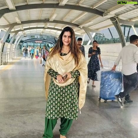 Neha Saxena Instagram - With the Grace of God Travelling to my dream destination #Tirupati for Lord Venkateswara Darshanam 🙏🕉🔱🛕🧿 Will surely pray for everyone 🙏🛕🤗❤️🧿 @nehasaxenaofficial #NehaSaxena #GodsBlessedChild #solotraveller #exploring #world #spiritual #places #tirupati #GodBlessUsAll #iloveuall #Gratitude #forever #Jaimatadi #omsairam #omnamahshivaya 🙏🕉🔱🛕✨️🧿🧿🧿❤️🤗