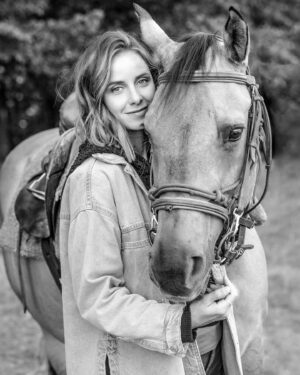 Nela Pocisková Instagram - Z pripravovaného seriálu RANČ ❤️‍🔥 
by @stanatop 

#horselover #flowertohollywood