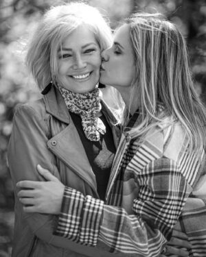 Nela Pocisková Instagram - Krásny deň nám všetkým ktoré sme sa rozhodli odovzdať lásku ďalej … ❤️ 

#happymothersday❤️💐 

kredits by @stanatop