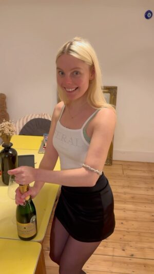 Nell Hudson Instagram - Happy New Year Everyone ❤️🎉 I spent the day reading, cleaning the house, walking Maggie and dancing in the kitchen. Tonight we are staying in and cooking - with lots of sparkling wine and a good film. I guess I’m old because all this seems to me to be the definition of very good luck. It’s a very weird night isn’t it though? So I hope you’re all ok. And remember the internal is more important than the external. See you on the other side! Xxx