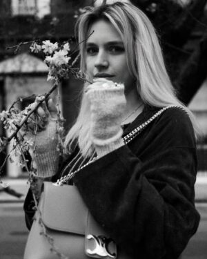 Nell Tiger Free Instagram - @celine 💙

#CELINEVICTOIRE  #CELINEBYHEDISLIMANE

📸 @ynnadnahc