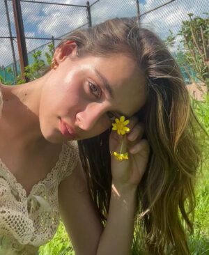 Nell Verlaque Instagram - he loves me he loves me not he loves me maybe!
