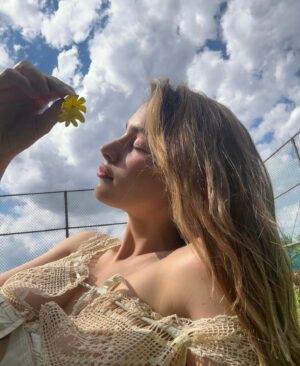 Nell Verlaque Instagram - he loves me he loves me not he loves me maybe!