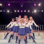Nene Shida Instagram - 🌹 舞台『かげきしょうじょ‼︎』無事終演致しました✨ ご来場いただいた皆様、配信をご視聴くださった皆様、改めましてありがとうございました。 初めて主演を務めさせていただき、約4年ぶり2度目の舞台で知らないことが多かったり、ダンスや歌も大好きだけど未経験で、不安な部分もありました。 座長として引っ張っていくぞ！と最初は根拠のない自信から始まって、稽古が進むにつれて自分の未熟さに気づき…それでもへこたれず！ 皆んなのそれぞれの伝え方で届けてくれる言葉に支えられていました。 劇場で公演が始まってからは、連日多くのお客様に来ていただいて、反応のひとつひとつが嬉しかったです😭 嬉しすぎてノリノリでさらさを演じてました♪ こんなにも愛されていて素敵な原作「かげきしょうじょ‼︎」。 渡辺さらさを演じられて幸せでした。 本当にキラキラな世界だったなぁ💭 キャストの皆様、スタッフの皆様、関係者の皆様、そしてお客様、本当にありがとうございました。 また皆んなとお芝居、お仕事できたら嬉しいです🥰 #斉木先生に直筆イラスト色紙いただきました✨ #すごい先生おちゃめなんです #よぉく見ると #辺渡さらさ #気付いたときの先生の焦りっぷりが可愛すぎました🤭 #志田音々を間違えないように意識しすぎたら #間違えちゃったらしいです #先生すごくお優しい #レアなので逆に嬉しいです♪
