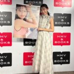 Nene Shida Instagram - ♡ 本日は2024カレンダーお渡し会でした🫧 お越しくださった皆様ありがとうございました😊 直接コミュニケーション出来た時間が幸せでした💭お元気そうな姿も見られて嬉しかった☺︎ 2024年、ねねまるカレンダーで過ごしてくれるの楽しみです♪ ありがとうございます🍀 お気をつけて帰ってくださいねー！ #ネイルの色に悩んでしまって #メイクさんとしいたけ占いを見たら #今日のラッキーカラーはピンクとゴールド #ということでゴールドのネイルをしてもらい #イヤリングはピンクゴールド♡ #今日の衣装かわいいー！！ #後ろはリボンなのでしたっ