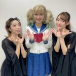 Nene Shida Instagram - 🌹 舞台『かげきしょうじょ‼︎』無事終演致しました✨ ご来場いただいた皆様、配信をご視聴くださった皆様、改めましてありがとうございました。 初めて主演を務めさせていただき、約4年ぶり2度目の舞台で知らないことが多かったり、ダンスや歌も大好きだけど未経験で、不安な部分もありました。 座長として引っ張っていくぞ！と最初は根拠のない自信から始まって、稽古が進むにつれて自分の未熟さに気づき…それでもへこたれず！ 皆んなのそれぞれの伝え方で届けてくれる言葉に支えられていました。 劇場で公演が始まってからは、連日多くのお客様に来ていただいて、反応のひとつひとつが嬉しかったです😭 嬉しすぎてノリノリでさらさを演じてました♪ こんなにも愛されていて素敵な原作「かげきしょうじょ‼︎」。 渡辺さらさを演じられて幸せでした。 本当にキラキラな世界だったなぁ💭 キャストの皆様、スタッフの皆様、関係者の皆様、そしてお客様、本当にありがとうございました。 また皆んなとお芝居、お仕事できたら嬉しいです🥰 #斉木先生に直筆イラスト色紙いただきました✨ #すごい先生おちゃめなんです #よぉく見ると #辺渡さらさ #気付いたときの先生の焦りっぷりが可愛すぎました🤭 #志田音々を間違えないように意識しすぎたら #間違えちゃったらしいです #先生すごくお優しい #レアなので逆に嬉しいです♪
