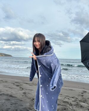 Nene Shida Instagram - 見てくれたかな？👀💓

5月24日(金)発売の『FRIDAY』にて
表紙&巻頭グラビアを務めさせていただきました✨

合併号なのでまだまだ発売期間中‼︎💭
ゲットしてくれたら嬉しいです🥰
感想待ってます☺︎
