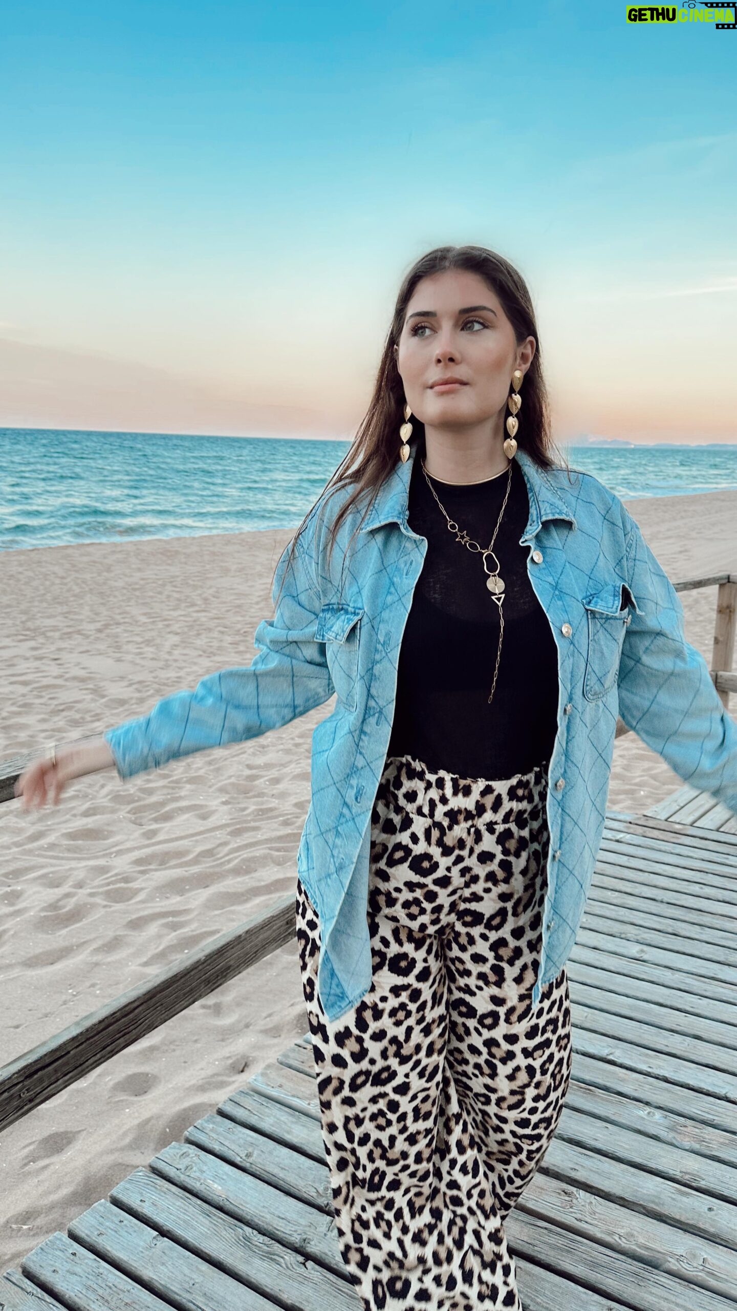 Nerea Camacho Instagram - Estrenando joyitas @itta_jewels