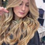 Nerea Camacho Instagram - Descubre el deslumbrante Balayage Rubio que roba miradas! 💫✨ Nuestra especialidad en Ma Belle es transformar tu cabello en una obra maestra radiante. Con técnicas exclusivas y productos de calidad, logramos un resultado incomparable. ¡Resalta tu belleza con nuestro Balayage Rubio de lujo! ✨💇‍♀️ Contáctanos para conocer más sobre este tratamiento premium. #BalayageRubio #MaBelle #Rubio #TransformaciónCapilar #MaBelleExperience MaBelleClinique