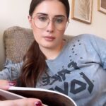 Nerea Camacho Instagram - os comparto un poesía de un libro que me est encantando -La inercia del silencio - ❤️‍🩹