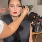 Nerea Camacho Instagram - Make up de ayer para la entrega de premios de @somos_aisge Maquillada por @felixtebar ♥️ @yslbeauty #yslbeauty #makeupLook