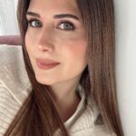 Nerea Camacho Instagram - Me apetecía volver a un color parecido al mío natural y cuidarme el pelo después del rubio. Gracias @mabelle.experience Estiy feliz con el resultado 🤎