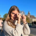 Nerea Camacho Instagram - Lo que me gusta a mí una cámara analógica 🩶 @lapeliculera