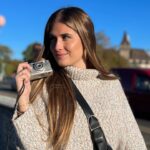 Nerea Camacho Instagram - Lo que me gusta a mí una cámara analógica 🩶 @lapeliculera