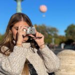 Nerea Camacho Instagram - Lo que me gusta a mí una cámara analógica 🩶 @lapeliculera