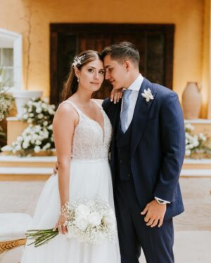 Nerea Camacho Instagram - Teníamos mil ganas de enseñaros la boda de @nerea_camachoo y @gonvelasco este verano en Almería♥️

Una boda súper especial diseñada al detalle, donde los tonos relajados y líneas limpias cobraban junto a ellos todo el protagonismo✨

📸 @miguel_frias_