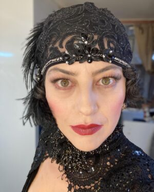 Nergis Öztürk Instagram - Eleni🖤 @emrecsahin @nisandag @cevren 🙏🖤@karga7turkey @karga7pictures @netflixturkiye #perapalastageceyarısı #midnightattheperapalace