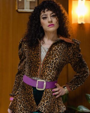 Nergis Öztürk Instagram - Nadire❤️ Ekip👊şahane kostümlerim @baranugurluu ❤️ şahane makyajım @nerimankardes ❤️şahane saçlarım  @fatihh_balci ❤️ @bergenfilmofficial @orchestracontent 🙏🙏🙏 #bergenfilm #nadire 📷 @afgankarahan