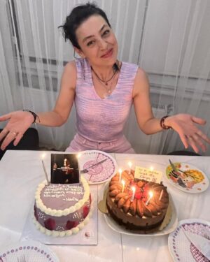 Nergis Öztürk Instagram - 25/05/2022 ❤️💜🧿🌈 doğum günlerimi çok severim 💜🌈iyi ki doğdun çiçek kız💐