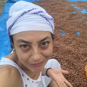 Nergis Öztürk Instagram - Madem #tbt Fındık  #tbt #eçalışıyoruznapalım #yıllarvarkihepböyle #yüzdeyüzyerli #sonrasımalum #bugündefotopaylaşayımdedimnapıyım