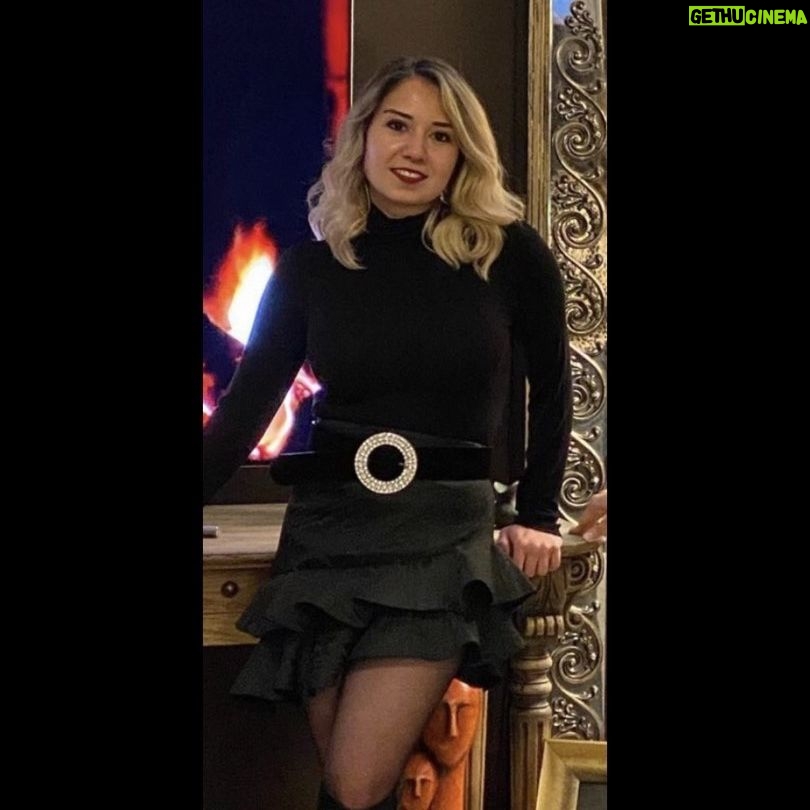 Nergis Kumbasar Instagram - Benim hem güzel hem yetenekli,dünya tatlısı yeğenim sana tüm sevdiklerinle sağlıklı,mutlu,başarılı,bolluk bereket içinde yaşlar diliyorum,seni çok seviyoruz🍀🌈🙏🏻❤️❤️❤️ @ecemkumbasar
