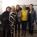 Nergis Kumbasar Instagram - Hayat dostlarınla güzel💙Ne iyi ettiniz de geldiniz canlarım @szeynepsavaci @sibelsavaci🙏🏻🙏🏻🙏🏻😘😘😘