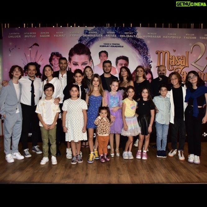 Nergis Kumbasar Instagram - #masalzamanı 6 Ekim de sinemalarda,tüm ailenizle bekliyoruz🧿🧿🧿👏🏼👏🏼👏🏼🍀🍀🍀