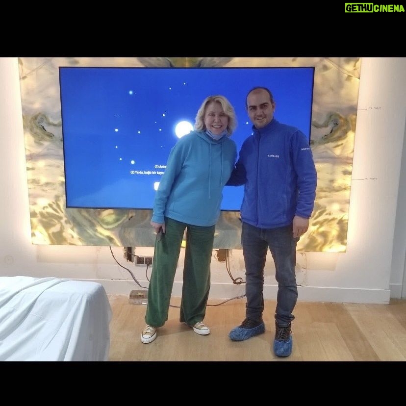 Nergis Kumbasar Instagram - İşini güleryüzle ve hakkıyla yapan #samsungservis den @ozcanozen3458 Özcan kardeşimizle👌👍🍀