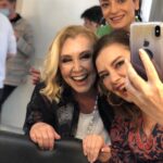 Nergis Kumbasar Instagram - @lalebasar19 💙 @cicek_acar @sihirliannemexxenofficial 💫💫💫🦄🦄🦄