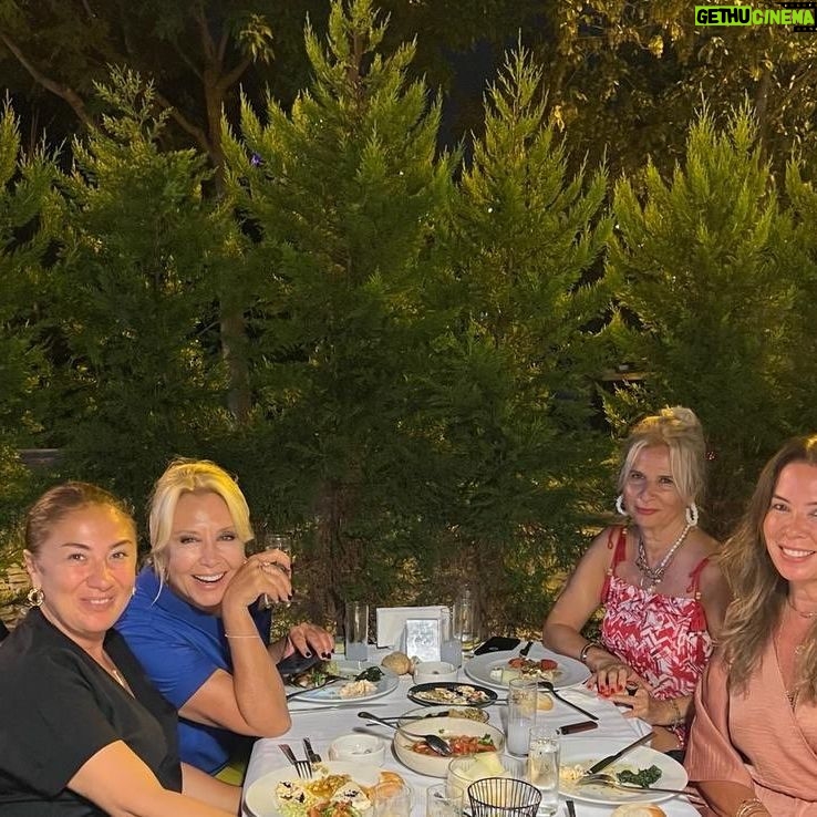 Nergis Kumbasar Instagram - @sirincetinkayareal❤️ @ebildiricioglu 2022 ❤️ @yesimgultekin❤️ @bahtiyararnavutkoy👌👌👌
