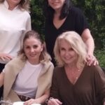 Nergis Kumbasar Instagram - Tüm sevdiklerinle nice yaşlara güzel komşum @tulayyildrm 🍀🌈🙏🏻 @hilal_soma