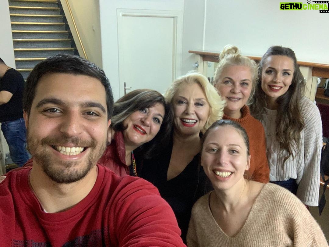 Nergis Kumbasar Instagram - Ne iyi ettiniz de geldiniz,çok mutlu ettiniz canım @lalepamir ❤️❤️❤️ @cansuokuyan @ardaharas