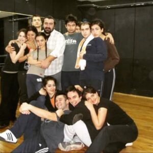 Neslihan Arslan Instagram - Hayatı buradan anlamak
ve hatta bazen de anlayamamak pek güzeldi 🌹 Hâlâ da öyle..

Mimar Sinan Güzel Sanatlar Üniversitesi 
Tiyatro 2005-2009 🤍

Son fotoğraf “devrem”deki çiçekler fotoğrafı :)

Çok anı var..
Sarıldım çocuklar 🤍

Kutlu olsun 🌹