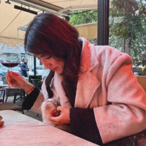 Neslihan Arslan Instagram - “Çöldeyiz ve başka bir yerde değiliz. 
Ama güzelsin..”