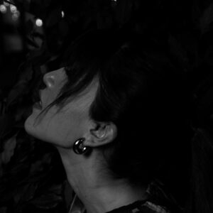 Neslihan Arslan Instagram - - Sol profil.
- Kısmen sağ profil, puslu.
- O dizi çok iyiydi. 🤙🏿