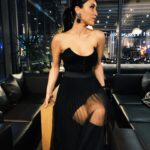 Neslihan Arslan Instagram - Dün #bursabulbulufilm ‘imizin galasına beni çiçek gibi hazırlayan, yaptıkları bütün işlerin hayranı olduğum güzelim ekip şöyle; Kıyafet @haktanbucke 🖤💫 @yildirimozdemir ✨ Makyaj @makeupiremyanar ❤️‍🔥 Saç @muharremsen.hairart 🤍