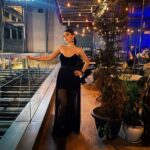 Neslihan Arslan Instagram - Dün #bursabulbulufilm ‘imizin galasına beni çiçek gibi hazırlayan, yaptıkları bütün işlerin hayranı olduğum güzelim ekip şöyle; Kıyafet @haktanbucke 🖤💫 @yildirimozdemir ✨ Makyaj @makeupiremyanar ❤️‍🔥 Saç @muharremsen.hairart 🤍