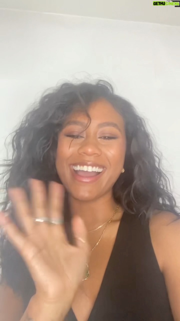 Netta Walker - 7.4K Likes - One of the 904’s own, actress @nettawalks, welcoming the ‘23 Draft class to the city. Much love!
#DUUUVAL