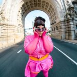 Netta Instagram – Grungy pink moments on the Manhattan Bridge 🎀💕💝 

📸: @maxwellpicswell