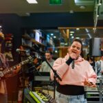 Netta Instagram – סתם שתדעו שהיה לי כיף אתמול להתחמם עם המוצלחים של הטיקטוק לקראת מחרבמוזיאון!
ואני לא יכולה לחכות ❤️
לחזור להופיע אחרי כ״כ הרבה זמן זו חוויה כאוטית ומבלבלת אבל גם ראשונית ומאוד מאוד מעצימה.
בואו לדבר על זה ולנחזיק לי תיד :) 

תודה על יום נעים 🌿
@tiktok.israe.l
אגב
האהבה שלכם לנתק אותי עם כפיר מרגשת אותי נורא. 
להוציא מוזיקה בעיברית זה פשוט כיף.
📸ניב שאול