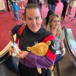 Netta Instagram - I have to share this sweet story with you :) I'm in New York, and I took a dance studio for a few hours to practice with dancers for a small performance on Fire island. You can also point out that I'm frustrated that I'm not celebrating Rosh Hashanah with my family and im On a tour that only seems to get harder and lonelier. I go out for a water break ,and hear from a nearby room a powerful African choir sound I stayed for a few minutes to eavesdrop. Not long after, the actual cast of The Lion King leave the room one by one. One of them caught me staring - and like a scene out of a movie he said, “Oh my god are you Netta? I bought tickets to see you next month at Irving Plaza!” I could barely make sense when I talked to him because I was so excited that he knew who i was I told him that I have been wanting to see The Lion King forever The stars aligned and he had tickets for the show at noon just before I had to go on a plane. @i.amandus thank you for seeing me at such a precise moment🤸🏻‍♂️ Reminded me how much i wait to see you all on tour ❤️ לא מתאים לי אבל בא לי לחלוק את זה איתכם :) אני נמצאת בניו יורק, ו‏לקחתי ‏סטודיו ריקוד לכמה שעות כדי להתאמן עם רקדנים לקראת הופעה קטנה במועדון בפאייר איילנד. אפשר גם לציין שאני גם בבאסה שאני לא בבית בערב חג, בטור שמתארך ונהיה קשה ובודד. אני יוצאת לשתות רגע מים, ושומעת מחדר סמוך שירת מקהלה אפריקאית עוצמתית וגדולה ונשארתי כמה דקות לצותת ומבלי לשים לב כי אם יש לי נקודה חלשה הנה היא. לא עבר זמן ומהחדר יוצאים אחד אחד הקאסט של מלך האריות בברודווי. אחד מהם קלט אותי בוהה - ובמקריות מהסרטים הוא אומר לי אומייגאד את נטע נכון ?! קניתי כרטיסים לראות אותך בחודש הבא בארווינג פלזה! בקושי הצלחתי להיות הגיונית כשדיברתי איתו כי נורא התרגשתי ממנו אמרתי לו שאני כבר המון זמן מתה לראות ליון קינג הכוכבים הסתדרו והיו לו כרטיסים להצגה בצהרים קצת לפני שהיתי צריכה לסוע לשדה. קמרון תודה על ההרמה הזו ברגע כל-כך מדוייק מקווה שהיה לכולם חג שמח :)