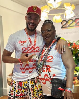 Neusa Borges Instagram - Encontros com pessoas queridas, que a última noite de carnaval em #salvador nos proporciona.

📷 @priborges021 

#neusaborges 
#expresso2222