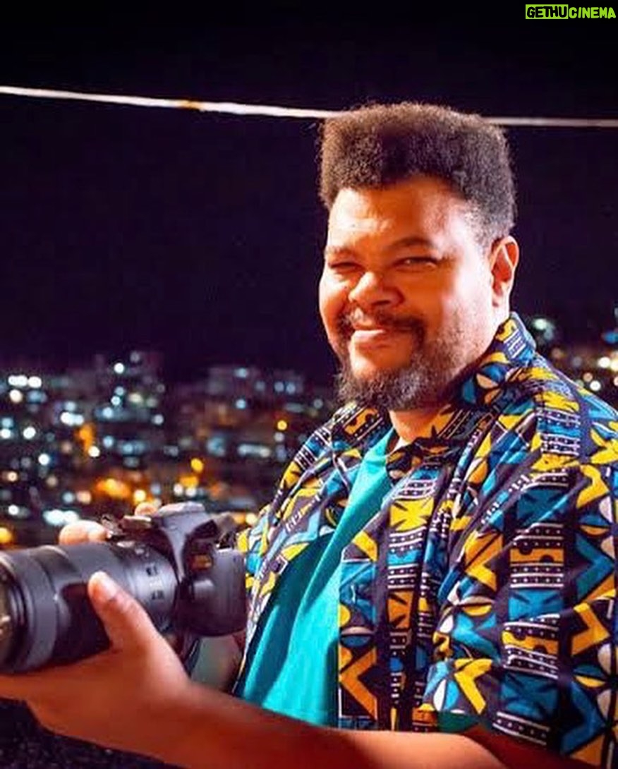 Neusa Borges Instagram - #Novidades | Hoje (01), é o #DiadoTrabalhador e nada mais satisfatório para mim do que anunciar que, dia 23 maio, mais um trabalho meu chega às telas dos #cinemas. E vou lhe dizer o elenco, a direção e a produção é talentosíssima!!! Vamos lotar as salas dos cinemas, conto com vocês. Beijos!! #Repost @globofilmes with @use.repost ・・・ Mermão, o elenco de #AFestaDeLéo, primeiro filme do grupo Nós do Morro, tira onda! Sente a pressão: #ArthurFerreira, #JonathanHaagensen, #CintiaRosa, #NeusaBorges, #JuanPaiva, #BabuSantana, #RobertaRodrigues, #MarcelloMeloJr, #ThiagoMartins... O bonde é pesado! Ao todo, são 47 personagens, a maioria deles interpretada pela galera formada no celeiro de talentos da favela do Vidigal, no Rio de Janeiro. O filme, que chega aos cinemas dia 30 de maio, mostra a confusão que rola quando, às vésperas da primeira festa de aniversário do menino de 12 anos, Rita, a mãe, descobre que a grana juntada a duras penas foi roubada. Papo reto: geral vai adorar! #AFestaDeLeo #filme #nósdomorro #cinema #filmebrasileiro #filmenacional #GloboFilmes