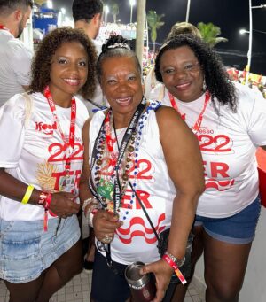 Neusa Borges Instagram - E o melhor mês do ano chegou ao fim, o mês do #carnaval. Esse é o meu #tbt❤️ de hoje, nada melhor que está junto com as minhas filhas. 

Até logo fevereiro!!

(📷: Arquivo Pessoal)

 #neusaborges