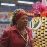 Neusa Borges Instagram - Perdeu o episódio, de ontem (04), da 2ª Temporada de Encantado’s na @tvglobo? Então, corre lá na @globoplay que todos episódios estão disponíveis. Vem se divertir com a Tia Ambrosia e todos os integrantes do Mercado Joia do Encantado’s!! 🎥 Globoplay #encantados2 #tiaambrosia #neusaborges