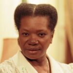 Neusa Borges Instagram – Hoje (26), a @tvglobo comemora 59 anos e eu, claro, faço parte dessa história. Na Vênus platina como ficou conhecida fiz e ainda faço novelas, séries, minisséries e especiais, além de participar de diversos programas da casa. Eu fui a Rita, em Escrava Isaura (1976); fui Madá, em Dancin’ Days (1978); fui a Terê, De Corpo e Alma (1992); fui Florência, em A Indomada (1997); fui a Dalva, em O Clone (2001); fui a Diva, em América (2005); entre outros milhares de trabalhos na casa. Hoje, eu sou a Tia Ambrosia no seriado Encantado’s (2024).

Viva a teledramaturgia brasileira!!

📷: Acervo Globo

#neusaborges 
#tvglobo