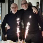 Neva Leoni Instagram - Buon compleanno befanone♥️ Qui alla fine mi sono sposata sai? Ora sono una donna sposata che ha comprato casa col marito e l’abbiamo rimessa a posto come piace a noi! Mi chiedo ogni giorno cosa ne penseresti tu, su quante cose avremmo discusso e su quante mi avresti consigliato…mi sono anche fatta un tatuaggio, cosa che non avresti apprezzato all’inizio ma, visto che mi sono tatuata la tua firma, alla fine gongoleresti un pochino… Ti penso ogni giorno. E mi manchi sempre come se mi mancasse un braccio, ma adesso posso concedermi di ricordarmi di noi e non fa più male come prima…è sempre doloroso, ma più “gestibile“. Salutami i nonni e il caro Paolo, brindate a te e a noi che siamo rimasti qua e vi pensiamo sempre, ci rivedremo tutti insieme prima o poi♥️