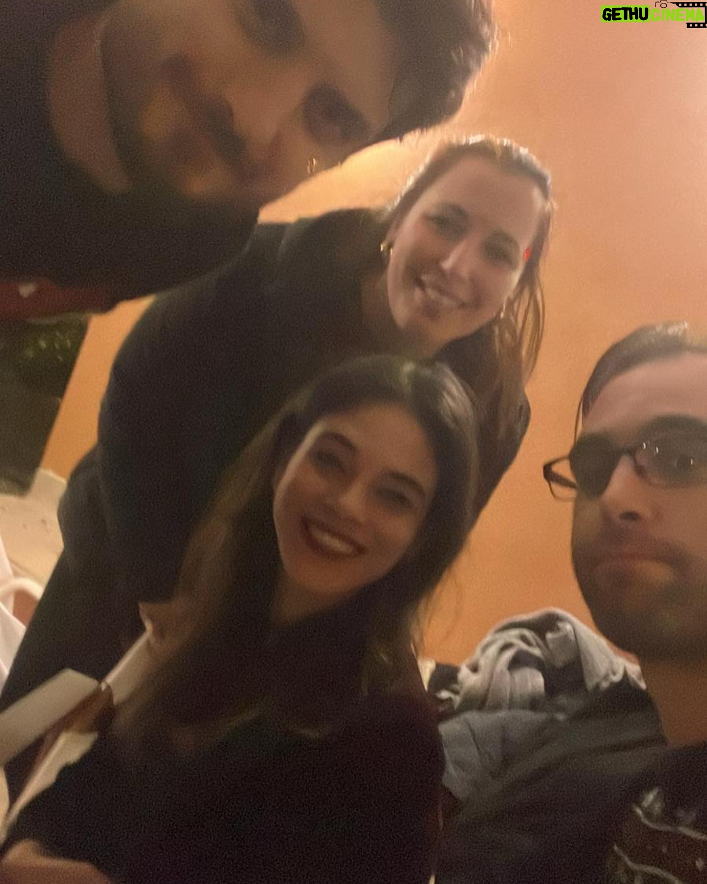 Neva Leoni Instagram - ✨2024✨ Con le persone giuste la parola “fine” non esiste. Nemmeno la parola “sobrio”. E nemmeno “desossiribonucleico”. Buon anno♥️